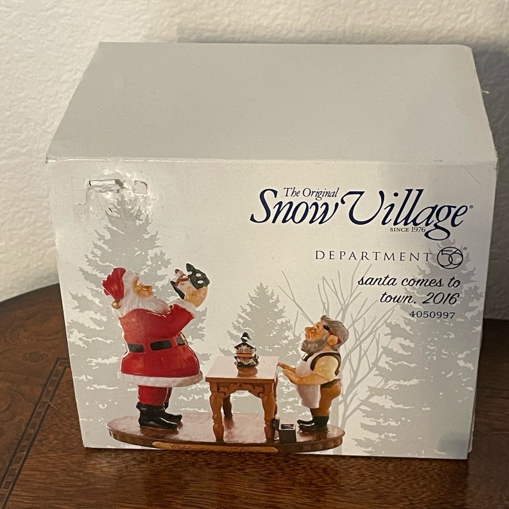 Department 56 Snow Village Santa Comes to Town Hand Painted Ceramic (2016)